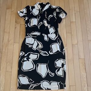 Maggy London Size 6 Black and Cream Floral Midi Dress